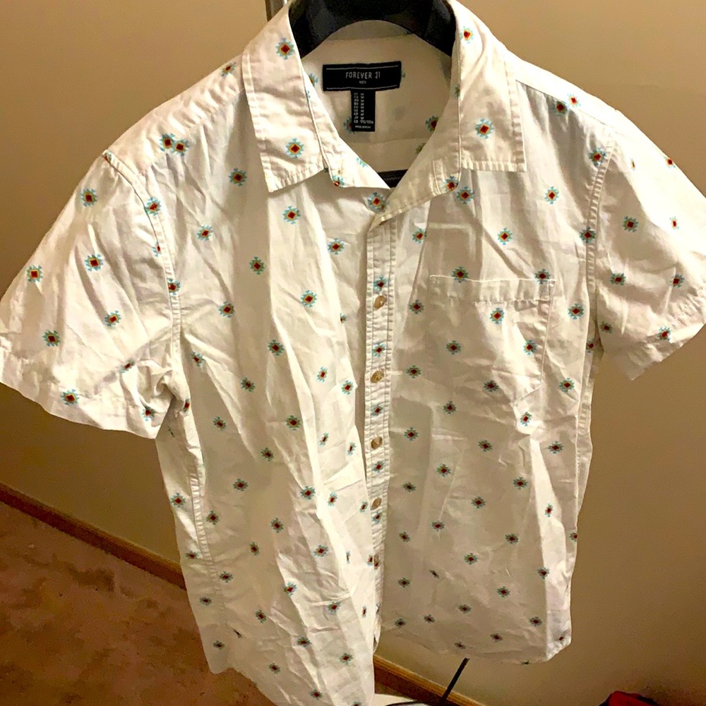 Men’s medium shirt sleeve off white pattern button up